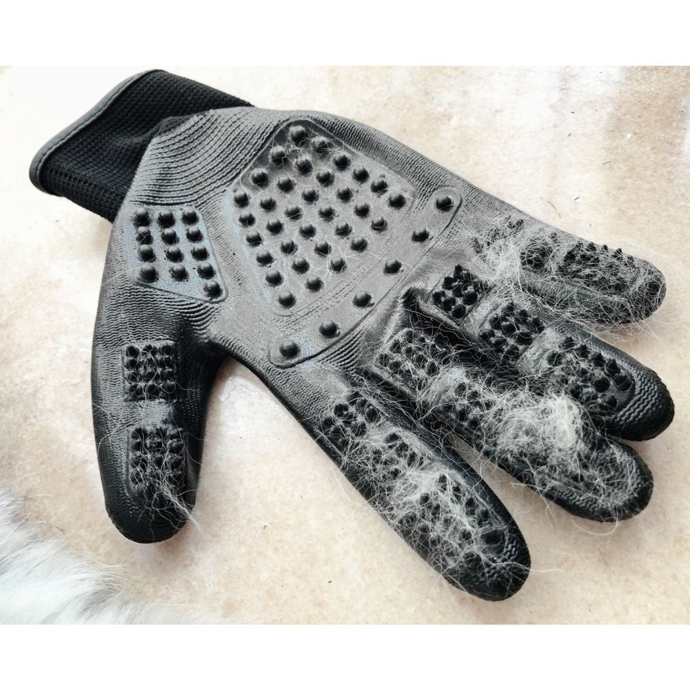 1 Pair of Massaging Grooming Gloves